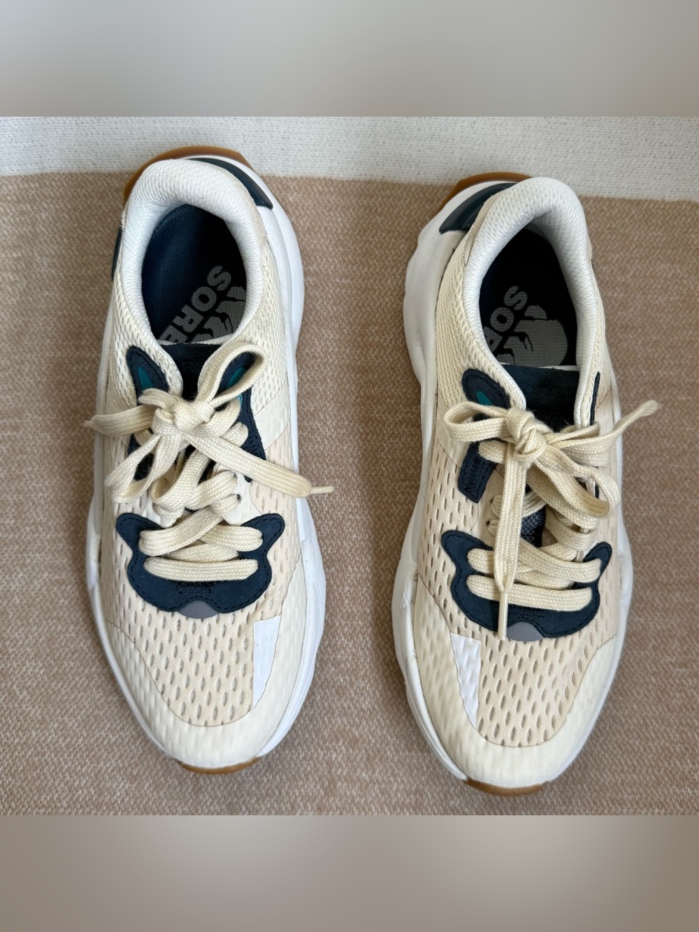 Sorel women’s Beige and Navy Lace-Up Sneakers size 6.5